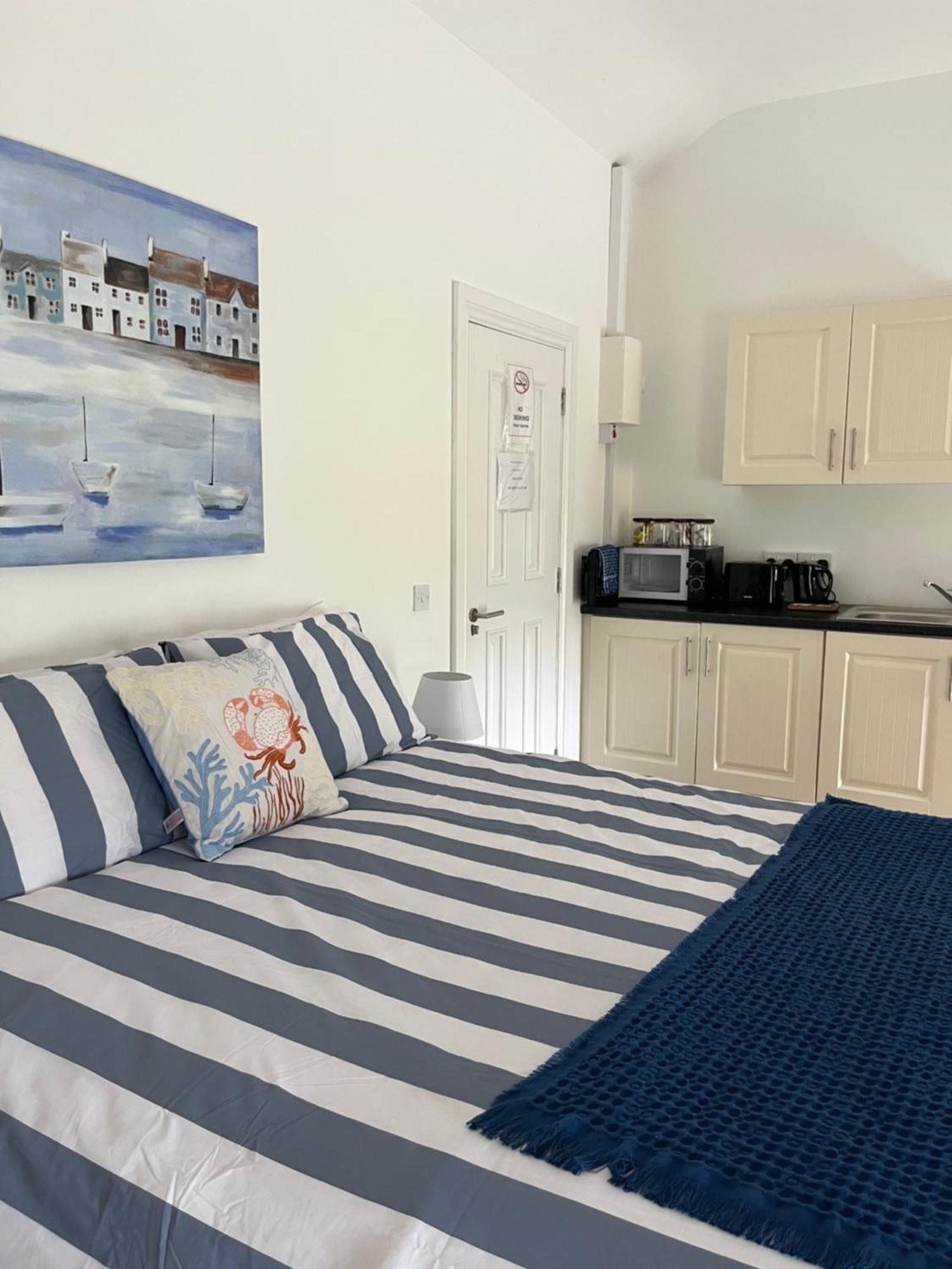 Mcgrath'S Bar & Accommodation Causeway Exteriör bild